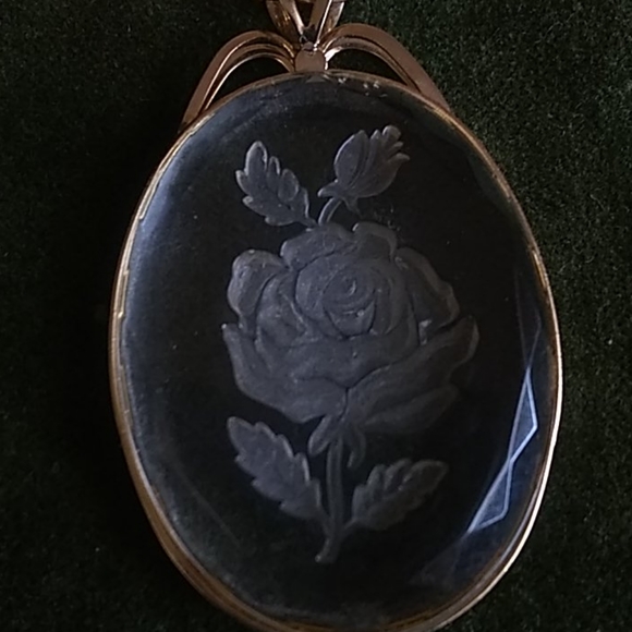 Intaglio rose necklace - Picture 2 of 6